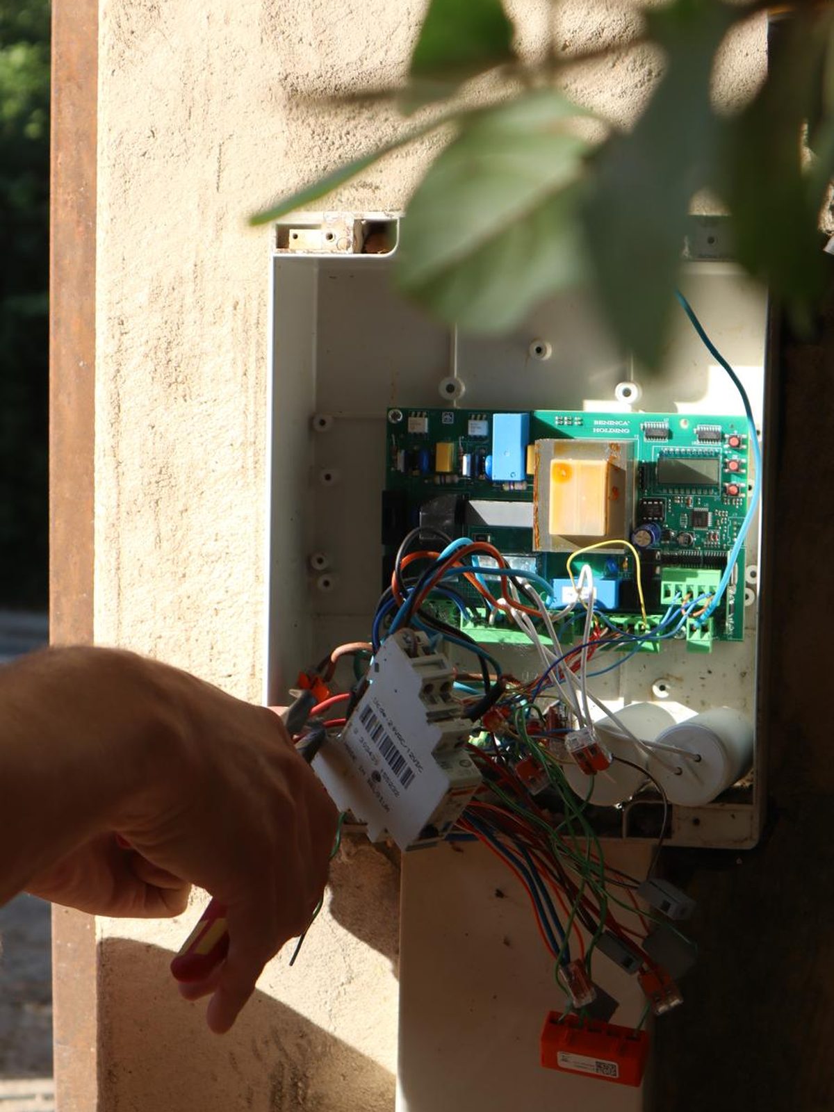 Câblage final du coffret d'automatisme du portail